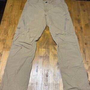 Arcteryx men's trim fit cargo hiking outdoor pants size 34x31 *small hole on rig